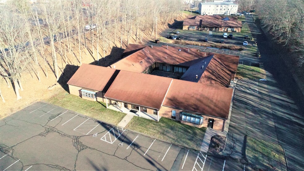 98 S Turnpike Rd, Wallingford, CT for lease - Building Photo - Image 3 of 8