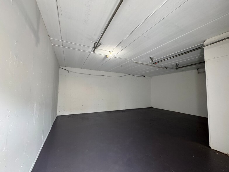 7535 Enterprise Dr, Riviera Beach, FL for lease - Building Photo - Image 2 of 3