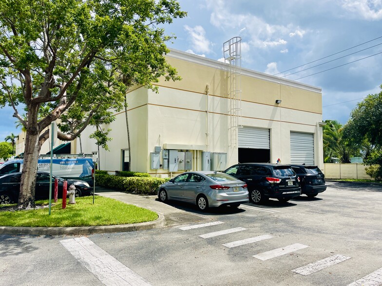 913-919 NW 31st Ave, Pompano Beach, FL for lease - Building Photo - Image 2 of 32