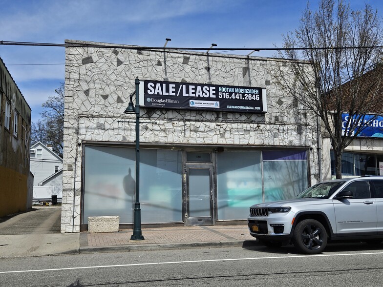 176 Jericho Tpke, Mineola, NY for sale - Building Photo - Image 1 of 18