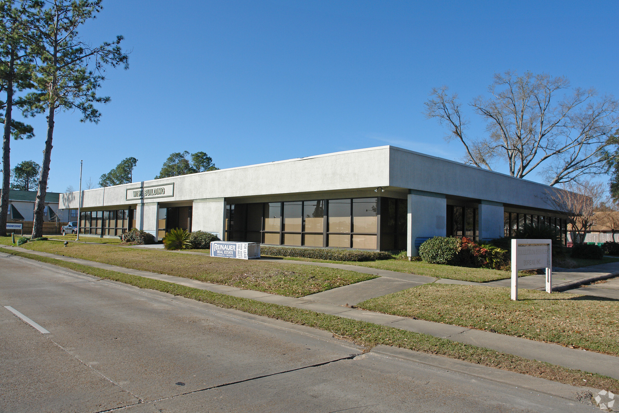 1717 E Prien Lake Rd, Lake Charles, LA for sale Primary Photo- Image 1 of 1