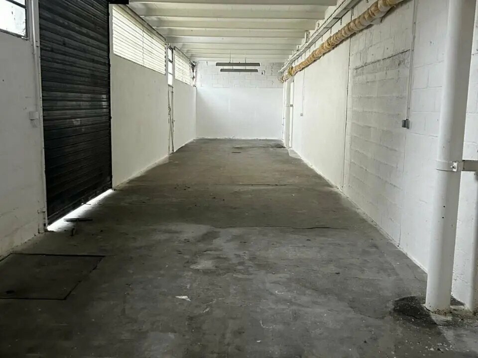 Flex in BRIVE-LA-GAILLARDE for lease Interior Photo- Image 1 of 3