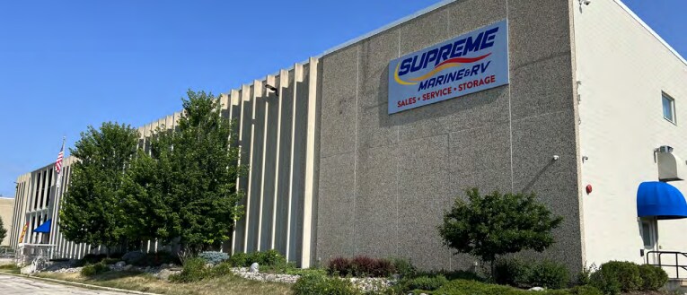 1045 Hickory St, Pewaukee, WI for lease Primary Photo- Image 1 of 13