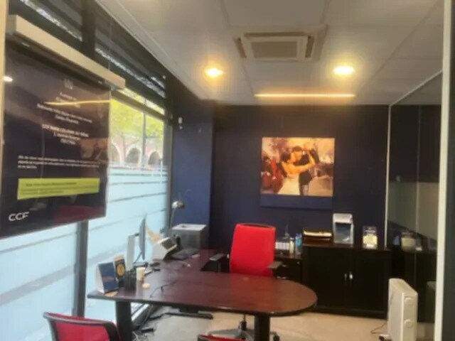 Retail in Paris for lease - Interior Photo - Image 3 of 13