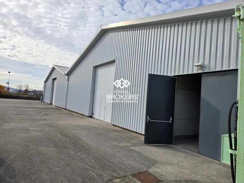 Retail in Arbent for lease - Building Photo - Image 3 of 3