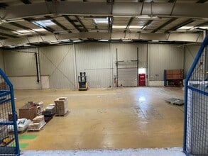 Flex in Franconville for lease Interior Photo- Image 1 of 2