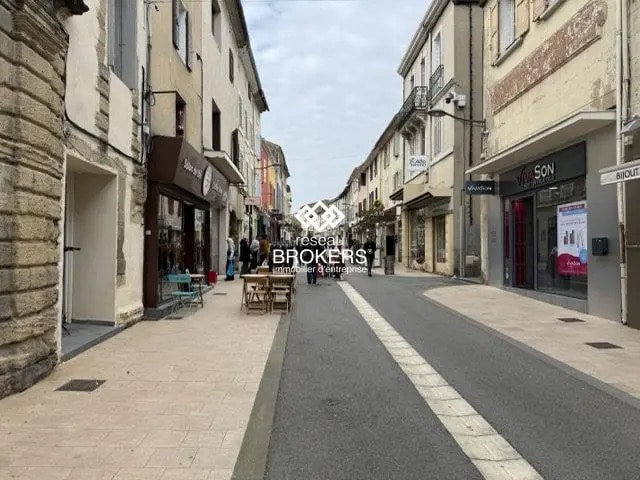 Retail in Pertuis for lease - Building Photo - Image 1 of 4