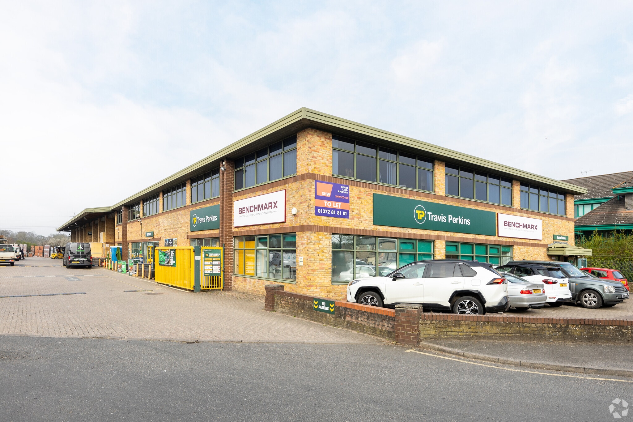 Oak Rd, Leatherhead for lease Primary Photo- Image 1 of 4