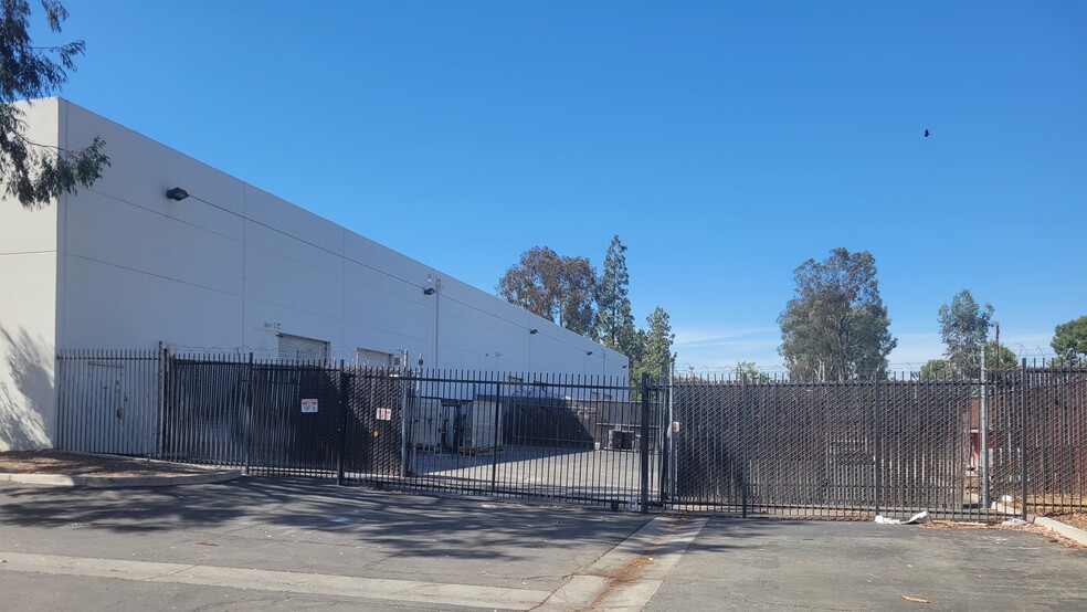 10410 Pioneer Blvd, Santa Fe Springs, CA for lease - Building Photo - Image 3 of 11