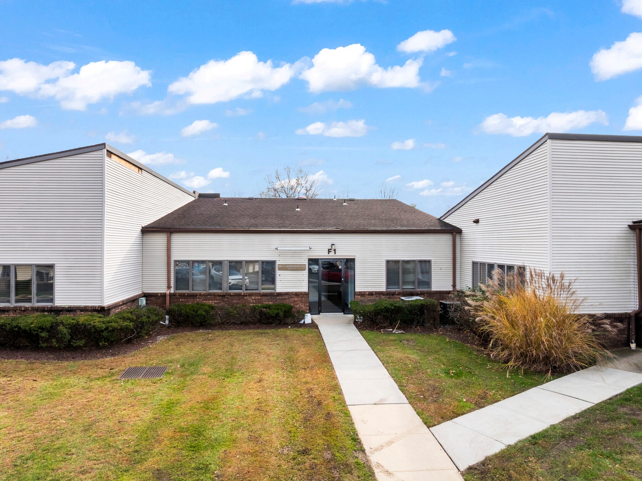 F1 Brier Hill Ct, East Brunswick, NJ for sale Primary Photo- Image 1 of 17