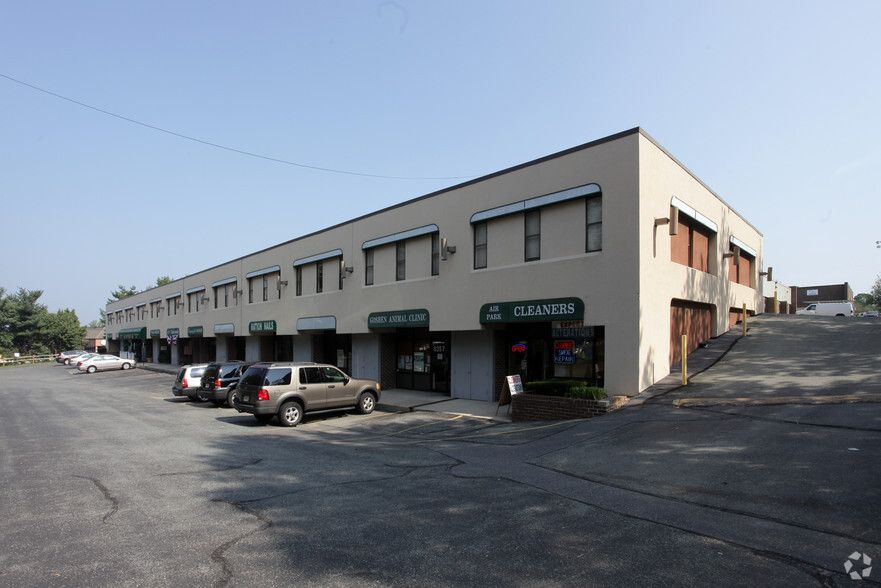 18900-18924 Bonanza Way, Gaithersburg, MD for lease - Building Photo - Image 2 of 4