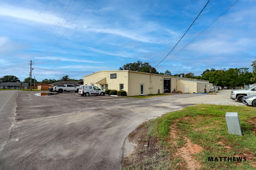 700 Edge Ave, Fort Walton Beach, FL for sale - Building Photo - Image 2 of 3
