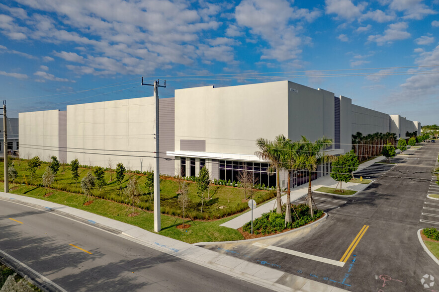 12000 NW 39 St, Coral Springs, FL for lease - Building Photo - Image 1 of 9