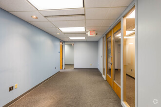 1000 Cliff Mine Rd, Pittsburgh, PA for lease Interior Photo- Image 2 of 5