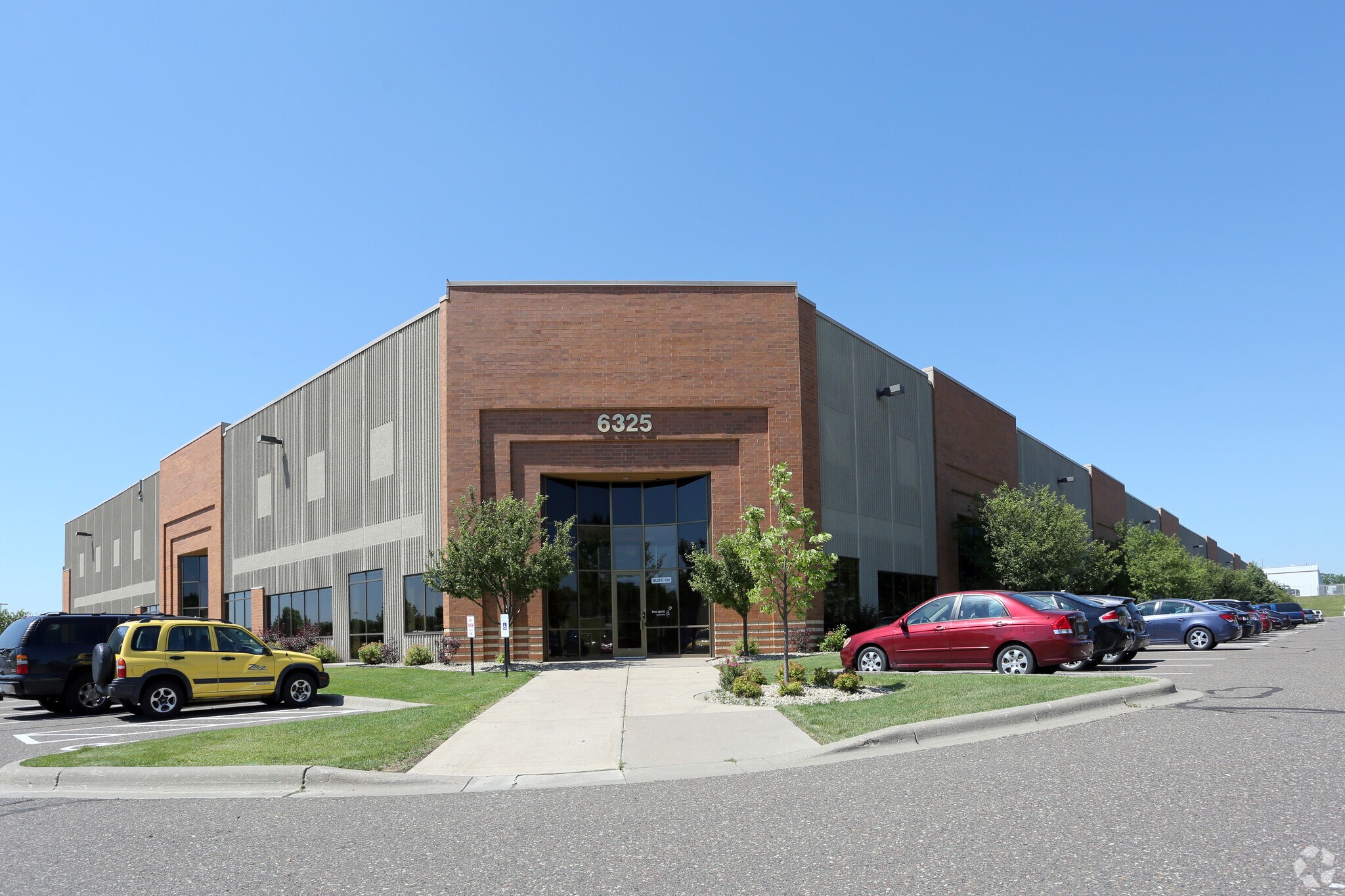 6325 Sandburg Rd, Golden Valley, MN for lease Building Photo- Image 1 of 6