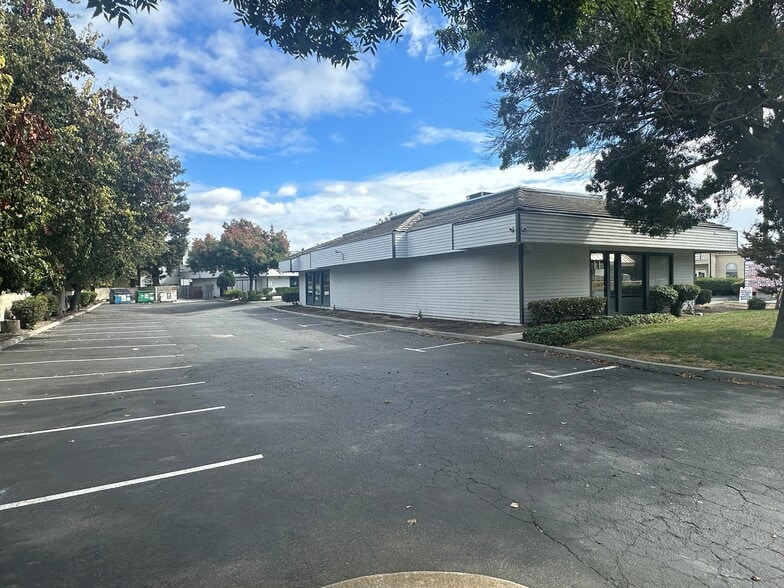 2663 Cropley Ave, San Jose, CA for lease - Building Photo - Image 2 of 7
