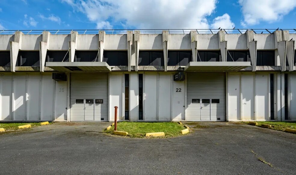 Flex in Évry for lease - Building Photo - Image 3 of 7