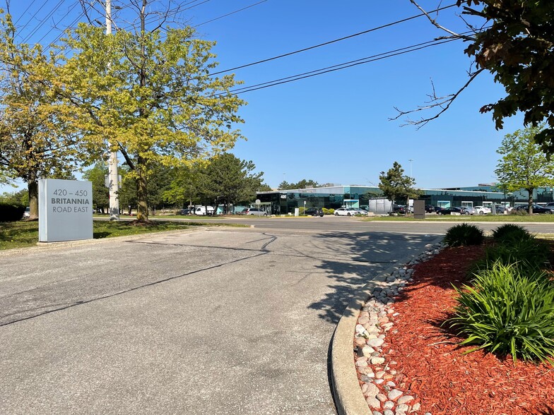 420 Britannia Rd E, Mississauga, ON for lease - Building Photo - Image 3 of 3