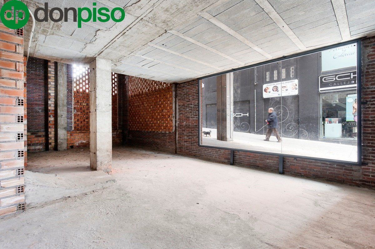Retail in Granada for sale Interior Photo- Image 1 of 25