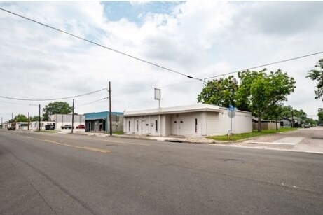 220 E Texas Ave, Baytown, TX for sale - Building Photo - Image 2 of 12