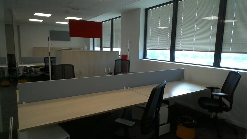 67 Avenue Du Jujubier, La Ciotat for lease - Interior Photo - Image 3 of 7