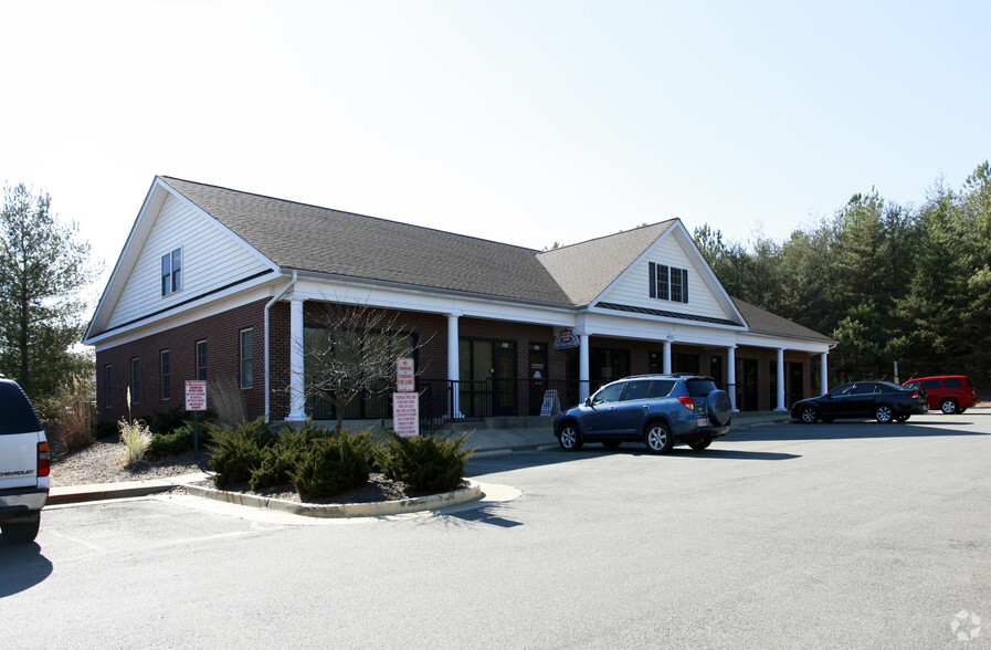 4820 Southpoint Dr, Fredericksburg, VA for lease - Building Photo - Image 2 of 4