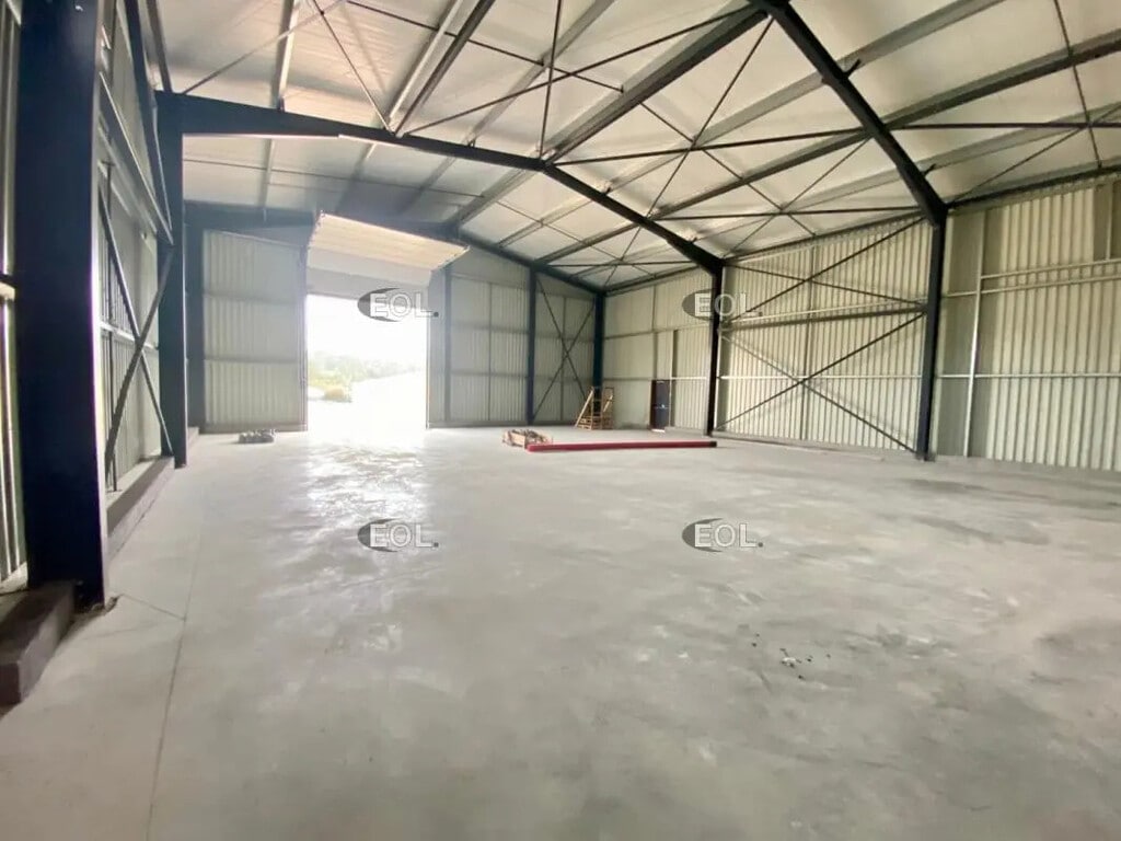 Location Local d'activités 294 m² - Photo 1