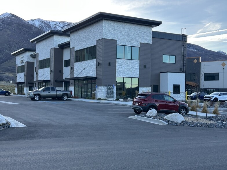 6696 S 2500 East, Uintah, UT for lease - Building Photo - Image 2 of 5