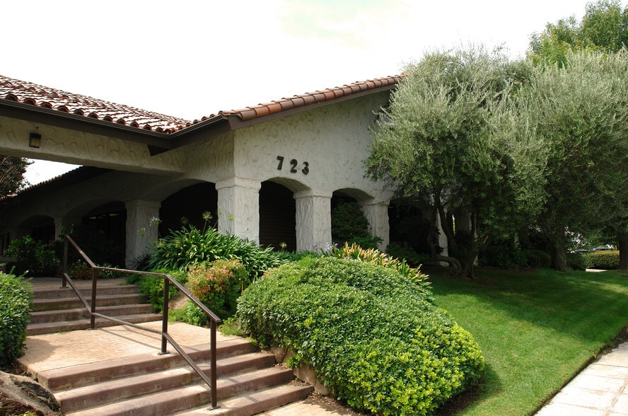 723 E Locust Ave, Fresno, CA for lease - Building Photo - Image 1 of 4