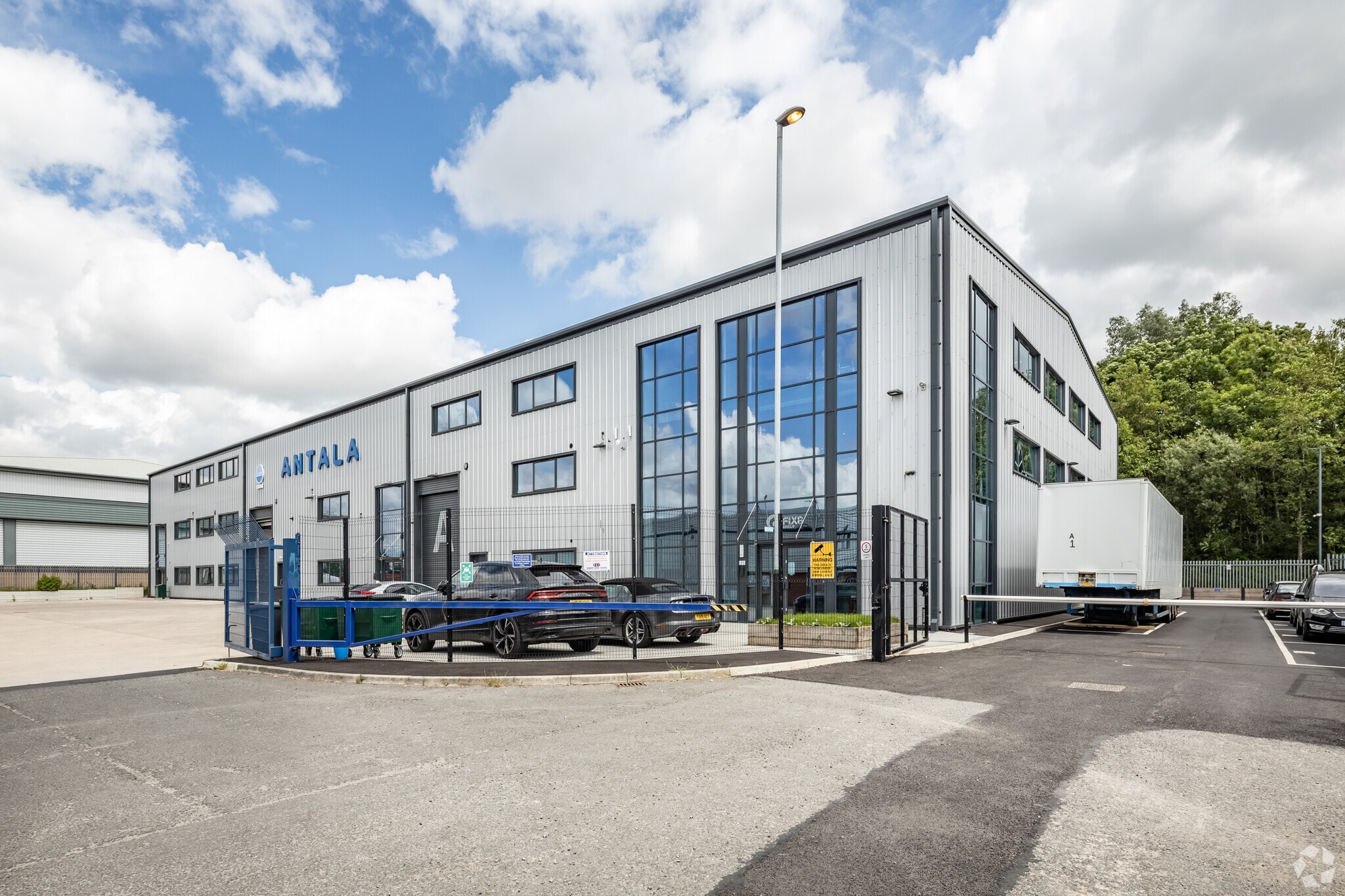 Denton Hall Farm Rd, Manchester for sale Primary Photo- Image 1 of 1