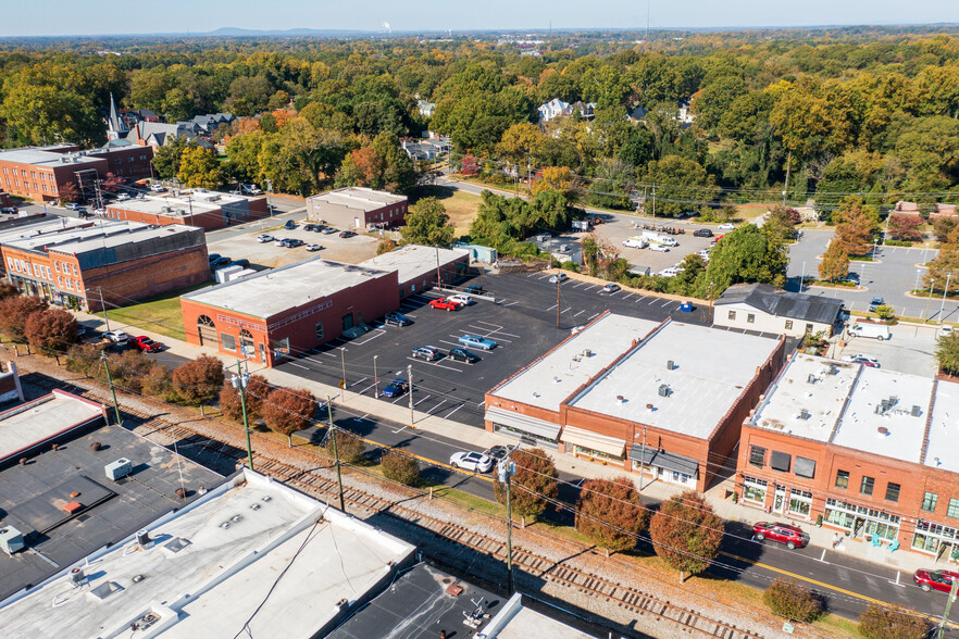 128-162 N Broad St, Mooresville, NC for lease - Building Photo - Image 2 of 15