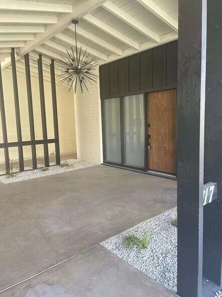 719 E Marlette Ave, Phoenix, AZ for sale - Interior Photo - Image 2 of 25