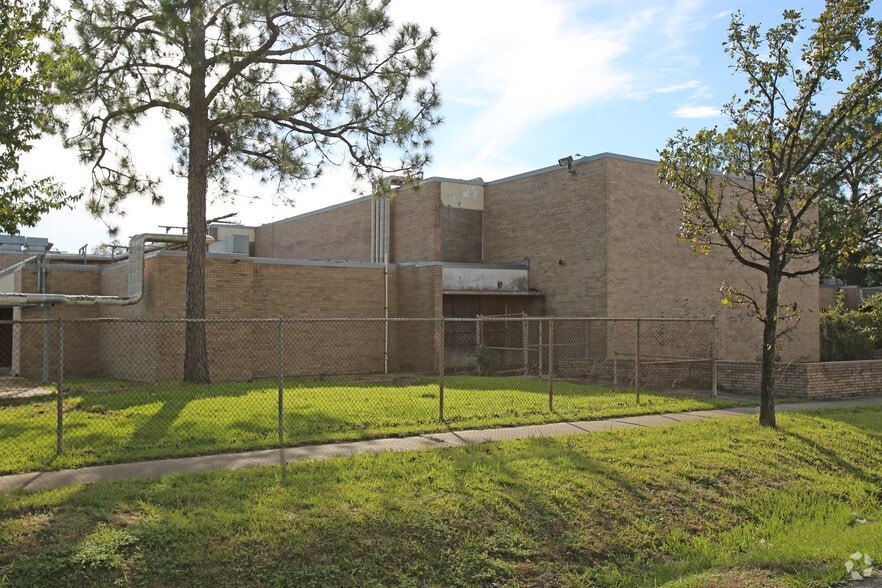 5909 England St, Houston, TX for sale - Building Photo - Image 3 of 14