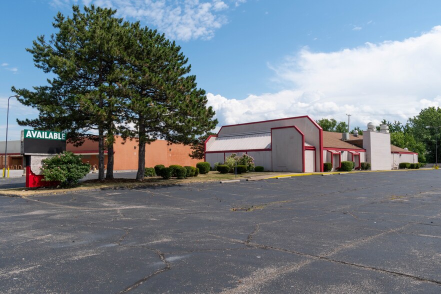 15800 Lakeshore Blvd, Cleveland, OH 44110