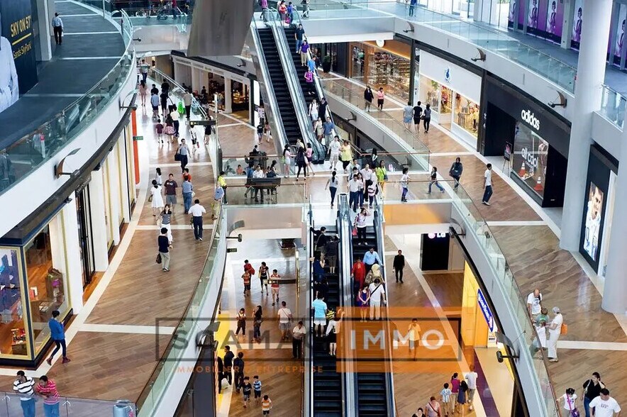 Retail in Avignon for lease - Building Photo - Image 3 of 4