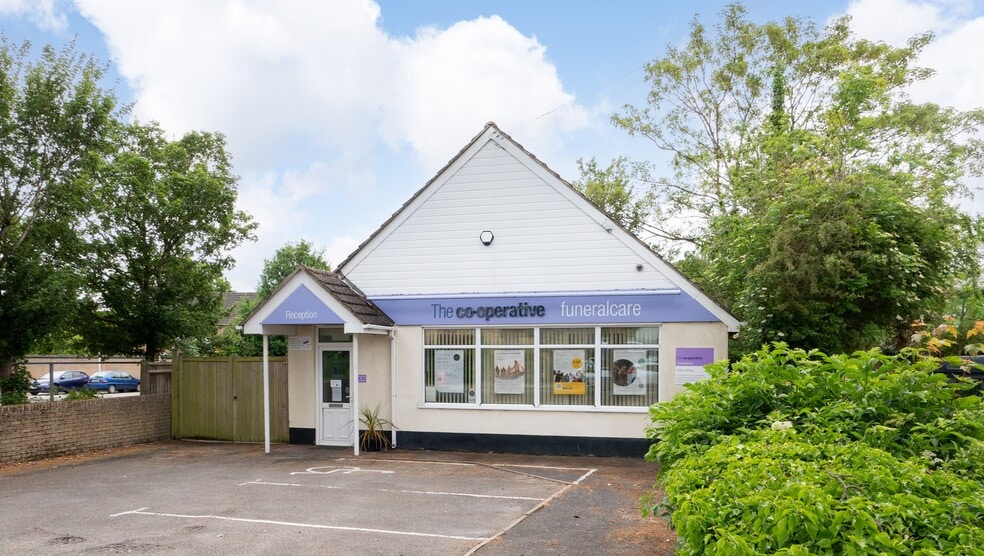 4 Brize Norton Rd, Carterton for sale - Building Photo - Image 1 of 1