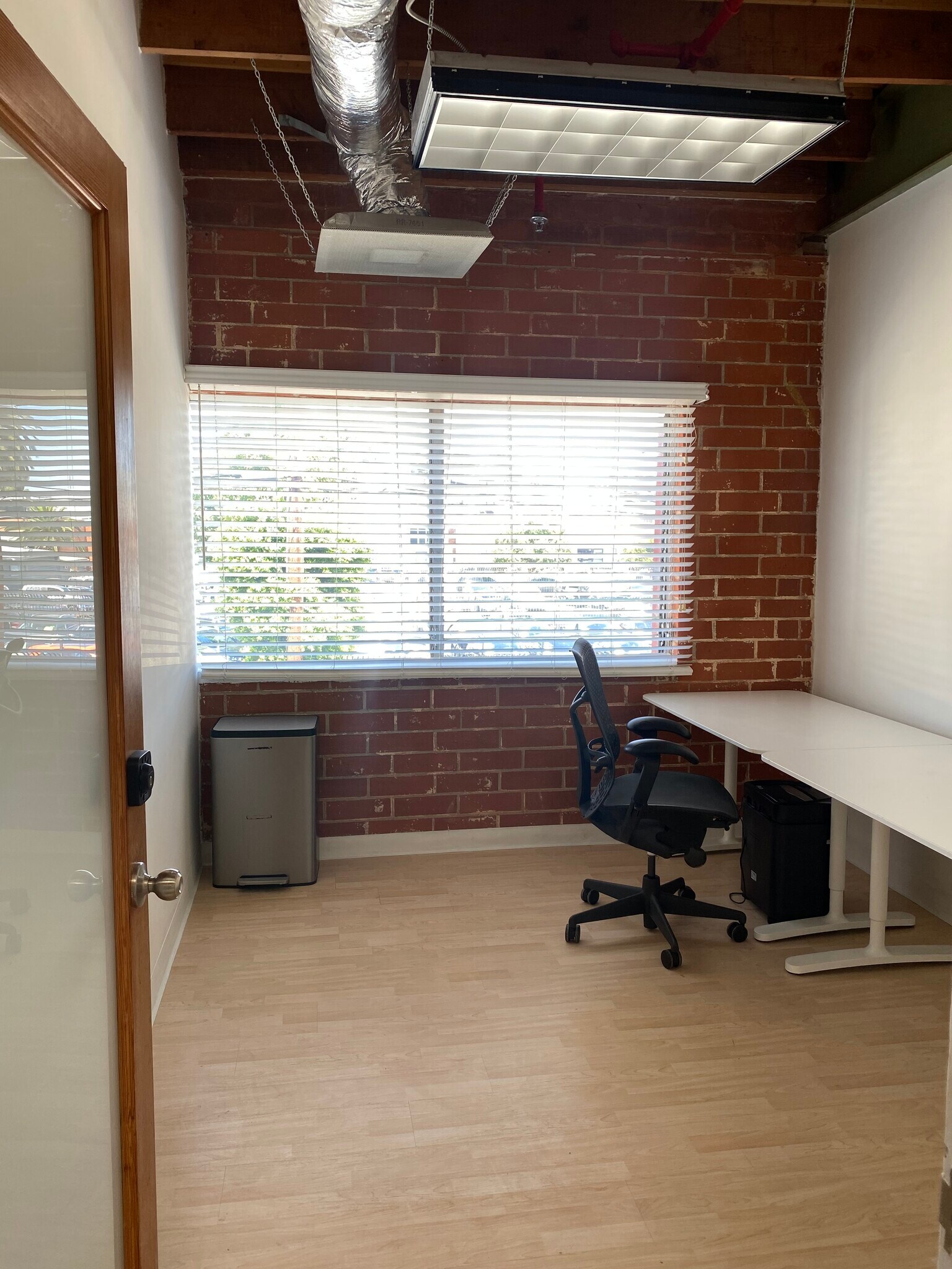 1639 11th St, Santa Monica, CA for lease Interior Photo- Image 1 of 4