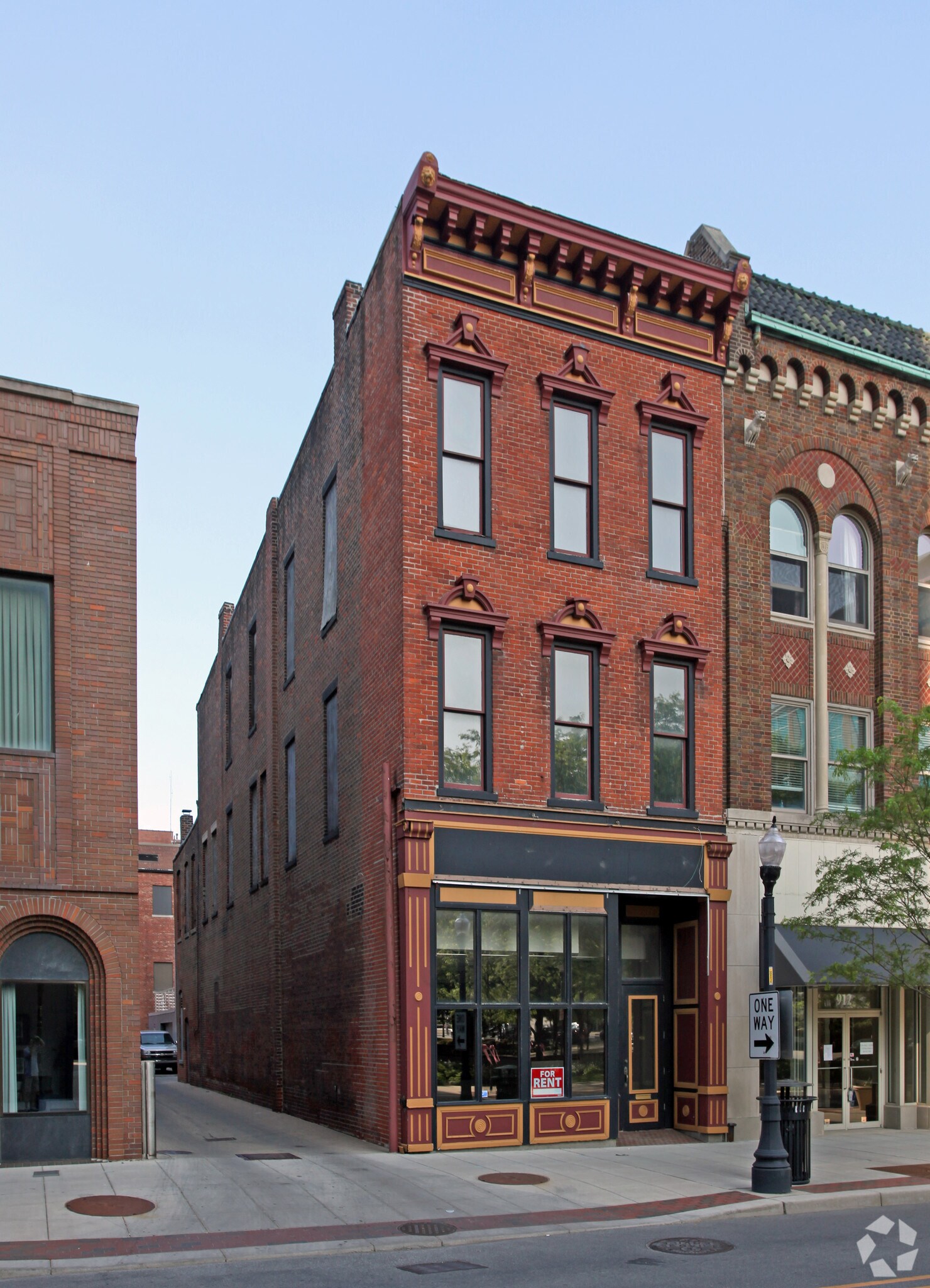 916 S Calhoun St, Fort Wayne, IN for sale Primary Photo- Image 1 of 1