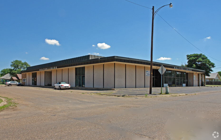 812 W 8th St, Plainview, TX for lease - Primary Photo - Image 1 of 7