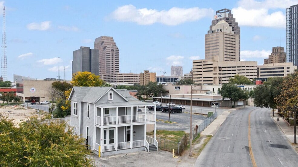 620 N Flores St, San Antonio, TX for lease - Building Photo - Image 1 of 15