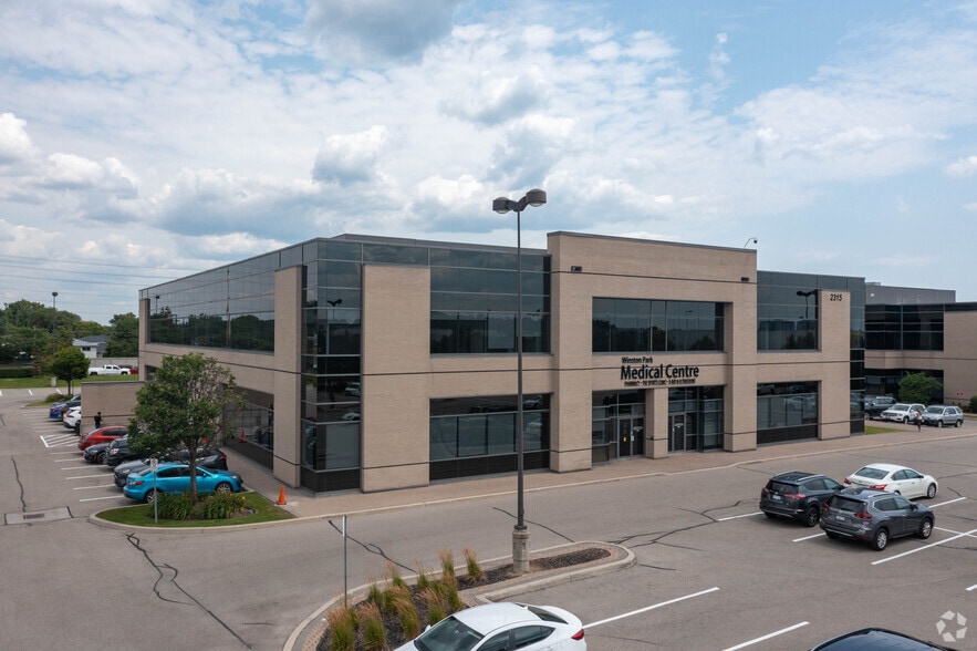2315 Bristol Cir, Oakville, ON for lease - Building Photo - Image 1 of 7