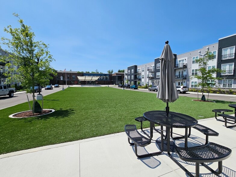 5031 Delhi Rd, Cincinnati, OH for lease - Building Photo - Image 3 of 13