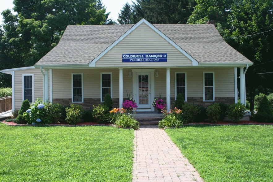 142 Queen St, Southington, CT for sale - Building Photo - Image 1 of 7