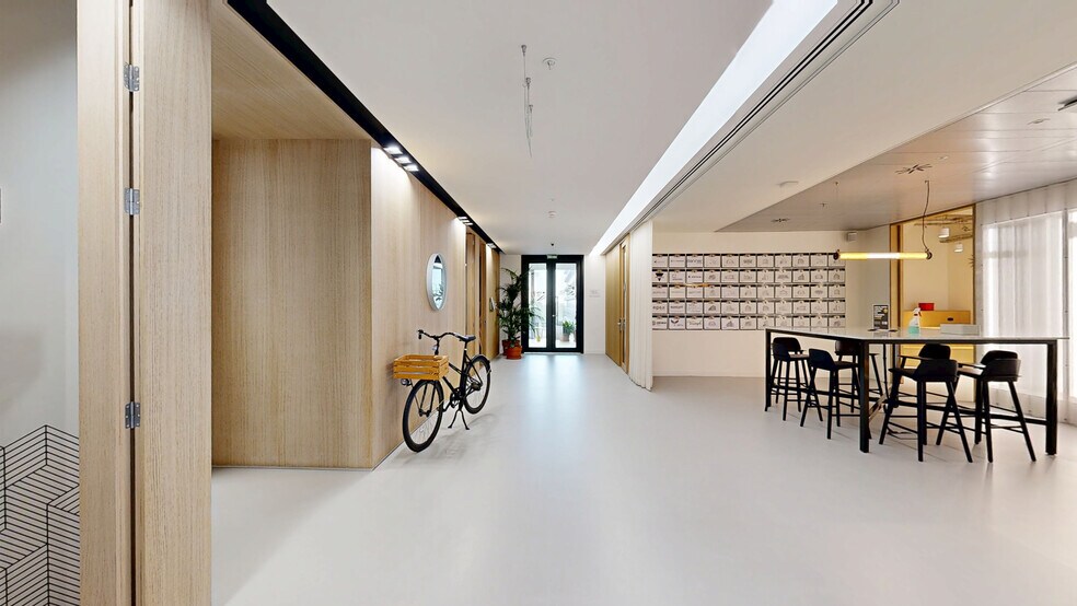 Calle Vía de los Poblados, 1, Madrid, Madrid for lease - Matterport 3D Scan - Image 2 of 27