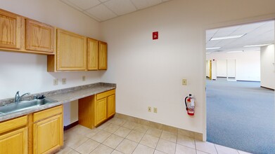 5000-5040 Ashland Way, Franklin, WI for lease Interior Photo- Image 2 of 9