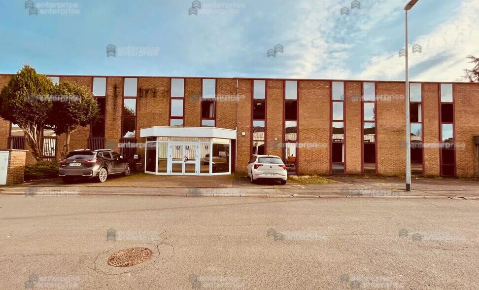 Office in Lens for lease - Building Photo - Image 2 of 10