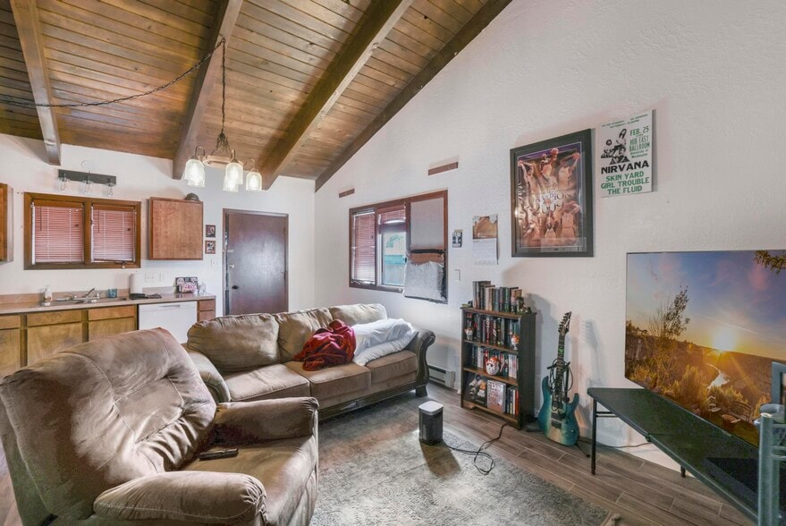 145 Robbins Ave, Twin Falls, ID for sale - Interior Photo - Image 3 of 10