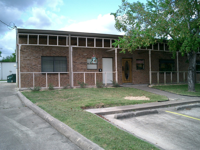 200 E Edgewood Dr, Friendswood, TX for sale - Primary Photo - Image 1 of 1