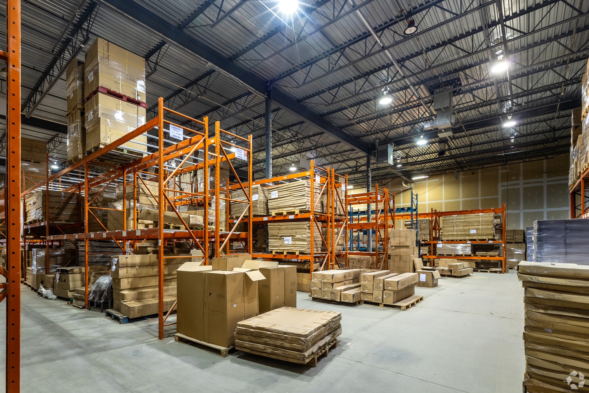 2103-2167 Boul Dagenais O, Laval, QC for lease Interior Photo- Image 1 of 3