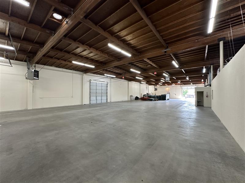 15044-15054 Keswick St, Van Nuys, CA for lease Interior Photo- Image 1 of 6